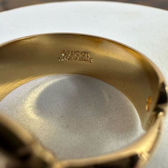 Gucci Horsebit Gold Tone Scarf Ring - Picture 4 of 8